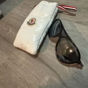Moncler Black Sunglasses EUC. W white pouch Moncler | Accessories | Moncler Black Sunglasses Euc W White  main image 4